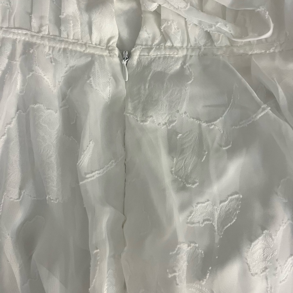 ❗️*SOLD*❗️ Lulu’s White lace NWT dress/Romper, bachelorette - Picture 4 of 7